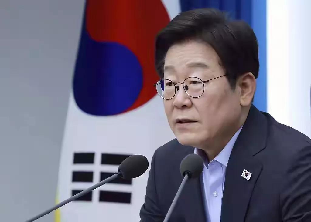 这是要造美国的反？都说韩国有点飘，甚至连总统也不例外。韩国总统李在明公开表示，将