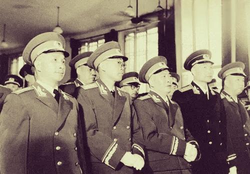 今天是8月10日，粟裕将军诞辰129周年纪念日。从一名初级师范生成长为淮海战役
