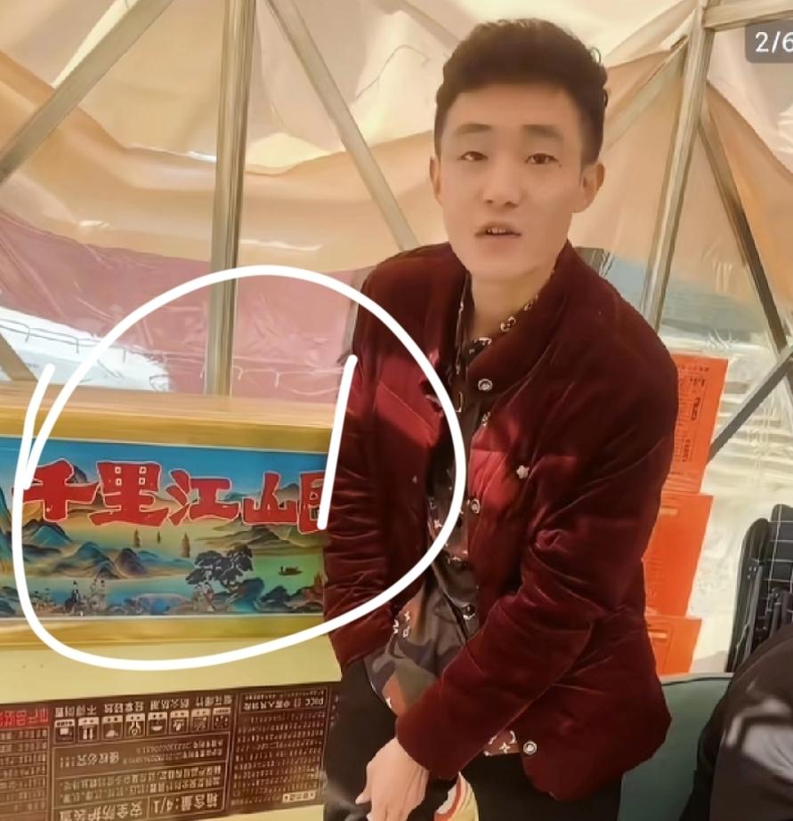 郴州烟花店老板去世，3张图片3个细节:1、卖千里江山图高档烟花，平均一箱300