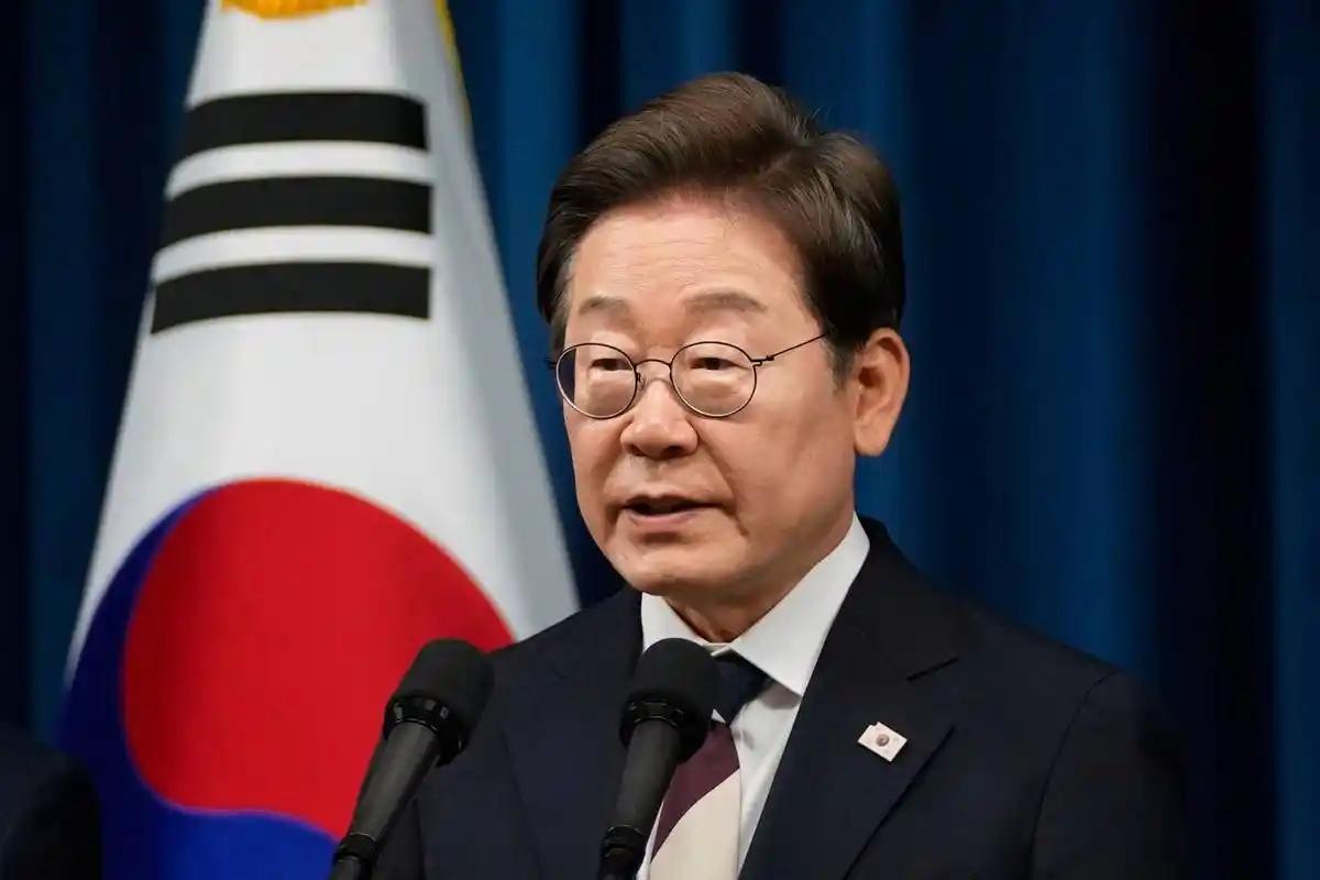 韩国摊牌，不演了！李在明拒绝出席中国阅兵，外长赵显紧接着就对华开炮，公开宣示“中