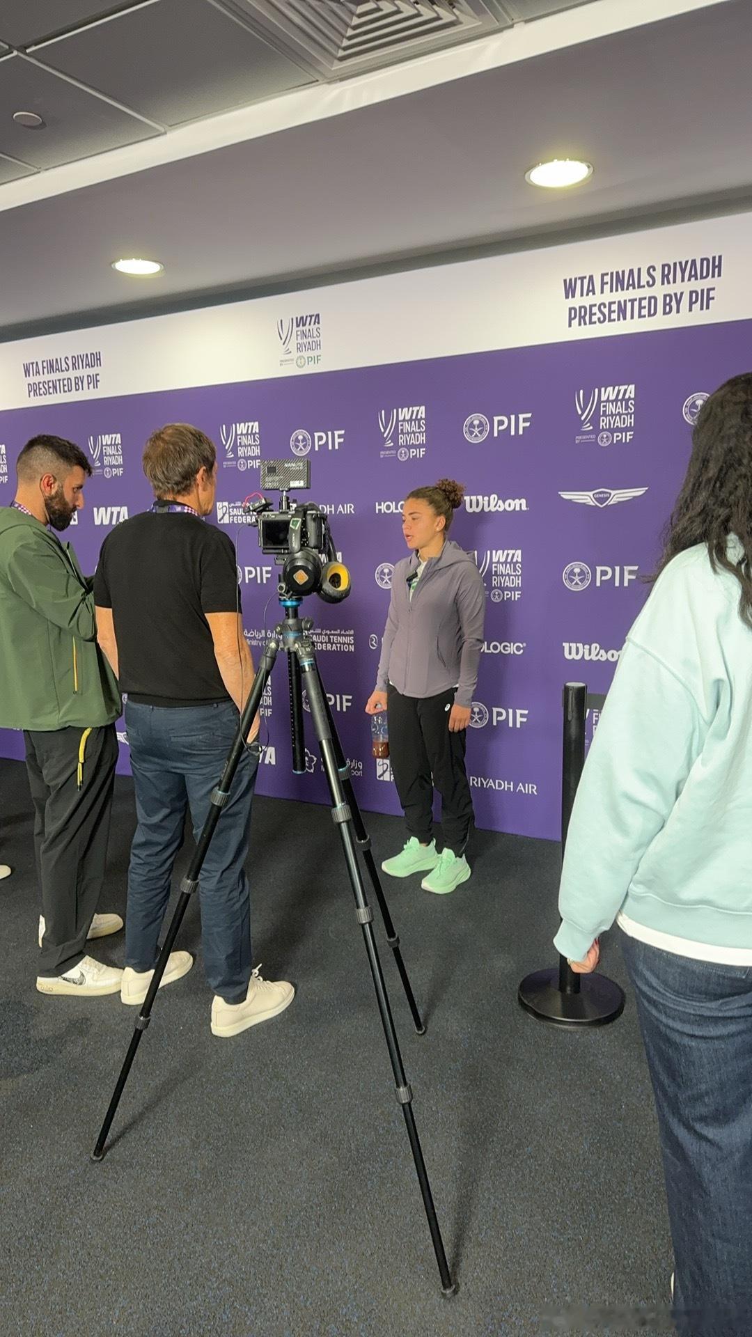 保利尼……Jasmine生病蛮明显的，赛后一圈采访结束，咳嗽着离开，而且说话时候