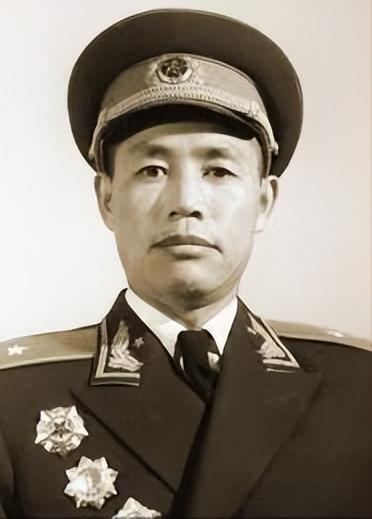 1953年，国防部在北京设宴款待朝鲜战场归来的功勋将领。酒过三巡，许世友放下