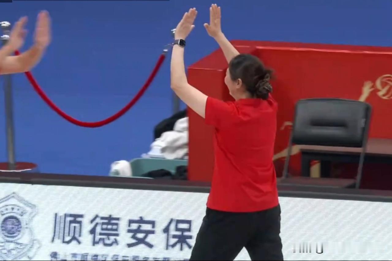 天津女排遭遇中秋月下劫：曹阳失手戚丽丽，2-3被浙江女排挡在全锦赛4强门外谁