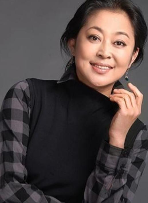 倪萍家上下加起来五个人，可她做海参向来只做四只，保姆的那份自动忽略。倪萍姥姥说：