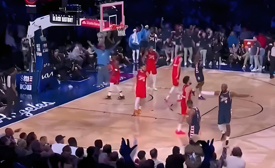 福克斯读秒绝杀，条纹队42-40战胜明星队！全明星正赛第二场，比赛最后时刻凭