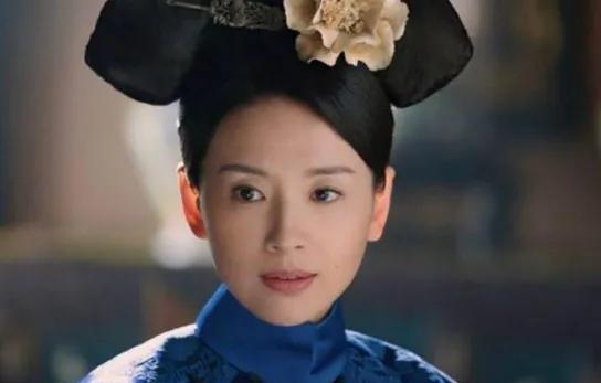 1798年，38岁的嘉庆帝看中了13岁的富察氏。新婚之夜，富察氏左等右等不见嘉庆