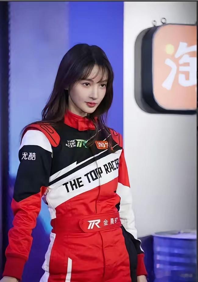 金晨肇事逃逸，只有两个原因，其他原因都不值得她在高清摄像头下直接弃车，因为这事那