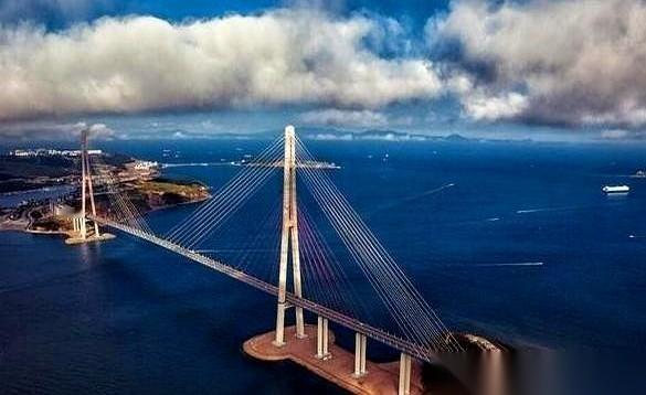 乌克兰要建座桥，美国人来了，报价6000万。德国人也来了，报价5000万。最