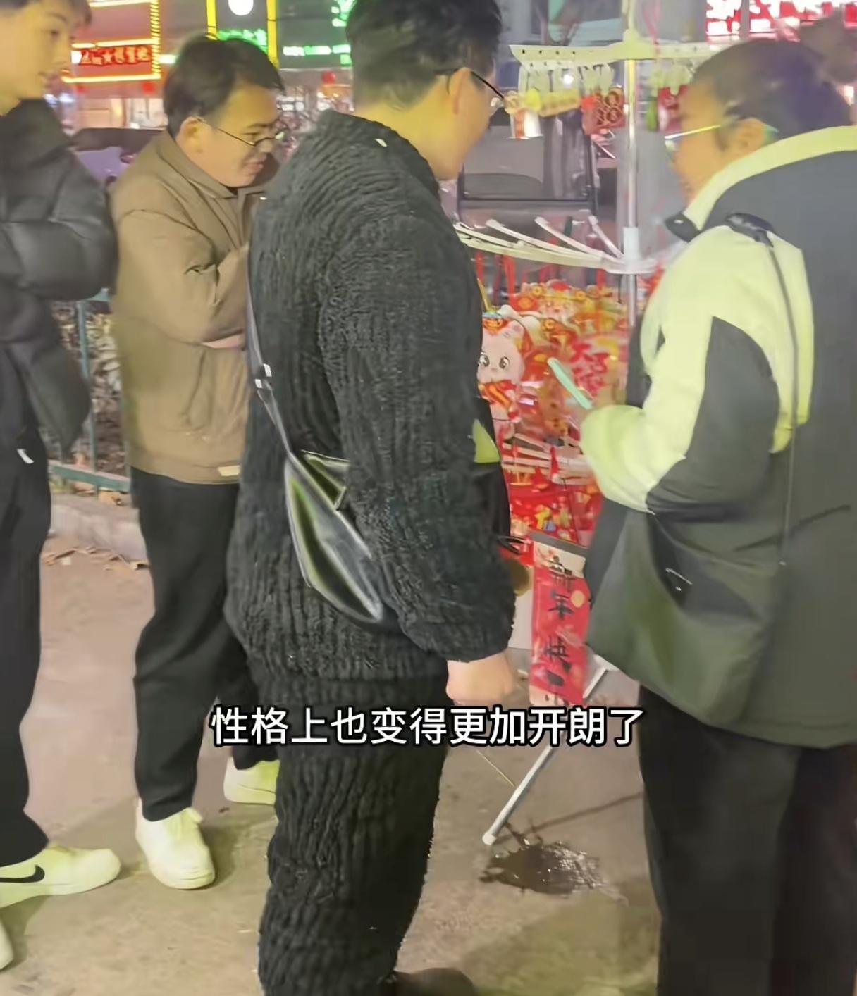 不管什么学历，只要能挣到钱是最重要的。00后硕士小夫妻2周赚了23000，太厉