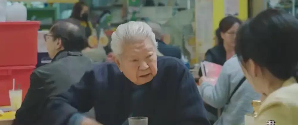 蔡澜一句话，戳破了田朴珺苦心经营10年的“独立女性”人设。近日，一段蔡澜评价田