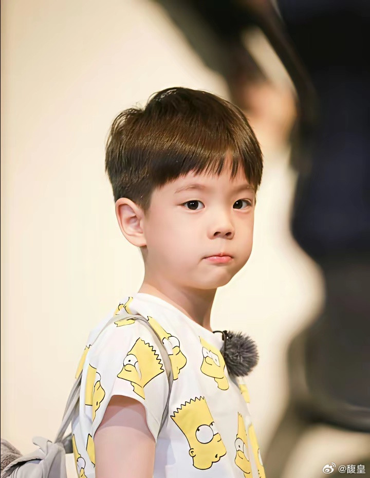 嗯哼真的是等比例长大，你觉得长大后的嗯哼像爸爸还是妈妈？