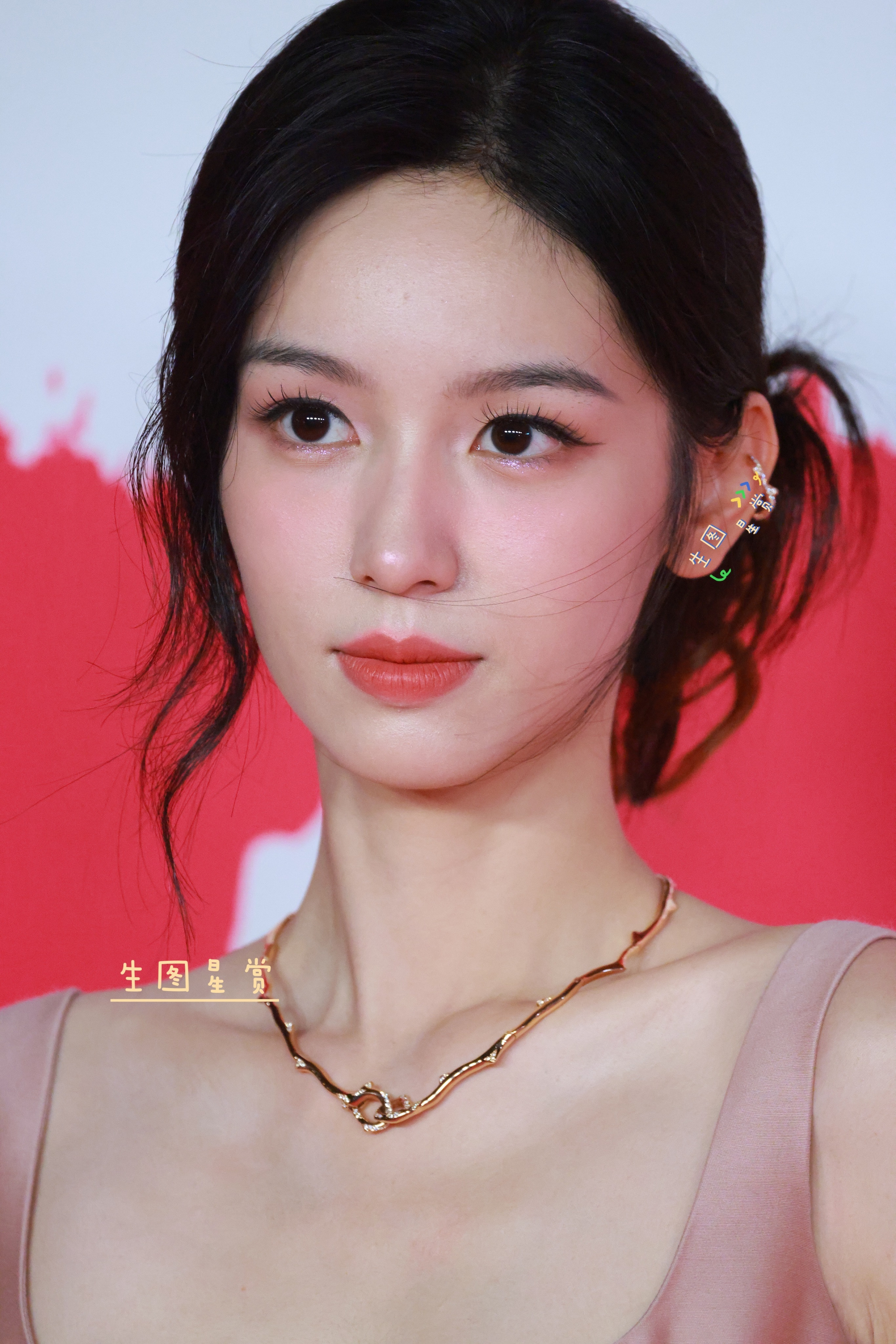 来自周也的盛世美颜粉粉的也子🌸🎀自带香气仙气贵气🧚‍♀️✨迪奥活动周也蝴蝶