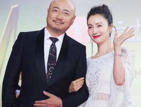 那天，恋爱4年的陶虹第一次见的从法国回来的婆婆，婆婆将腕上的手镯取下来，给陶虹戴