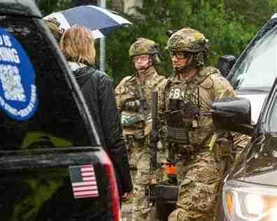 明尼苏达州越来越乱了，州长、地方官员、商界和工会罕见站在同一阵线，反复呼吁一句话