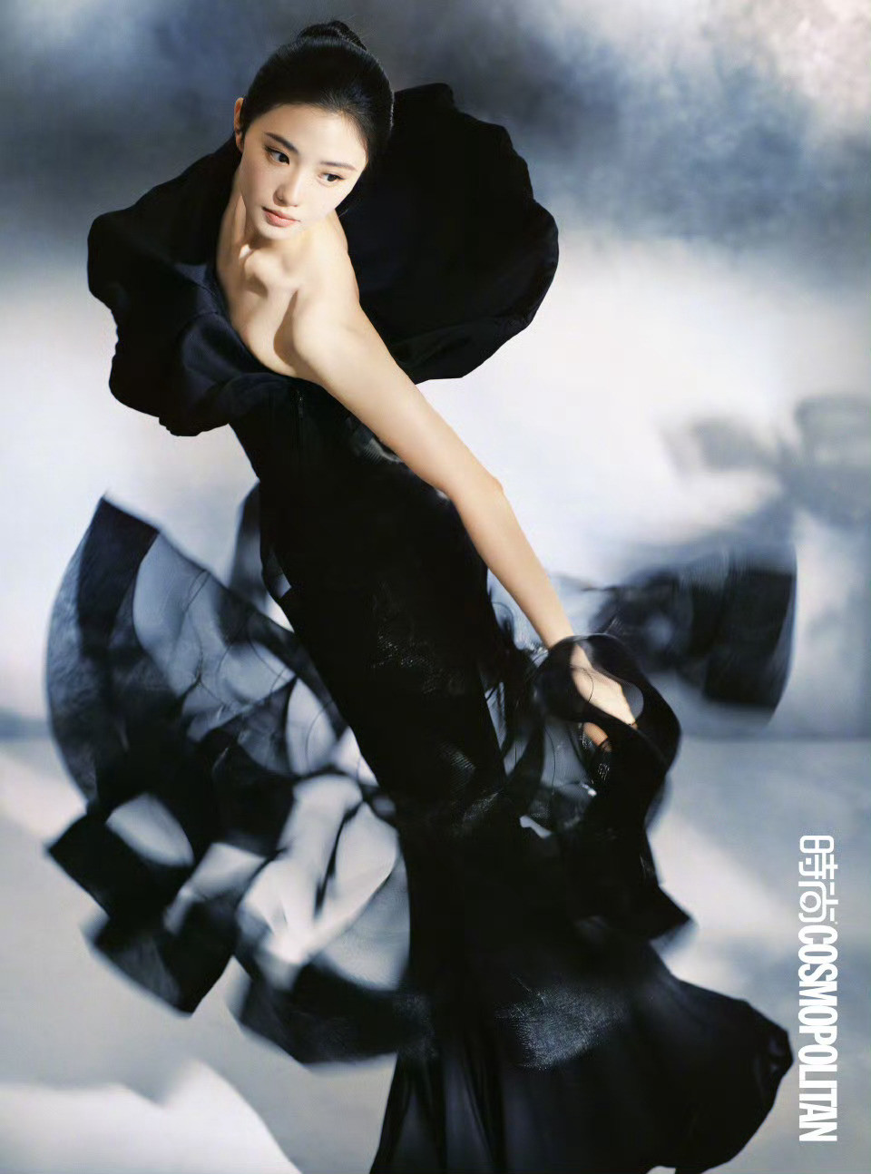 刘浩存COSMO生日刊封面刘浩存刘浩存刘浩存