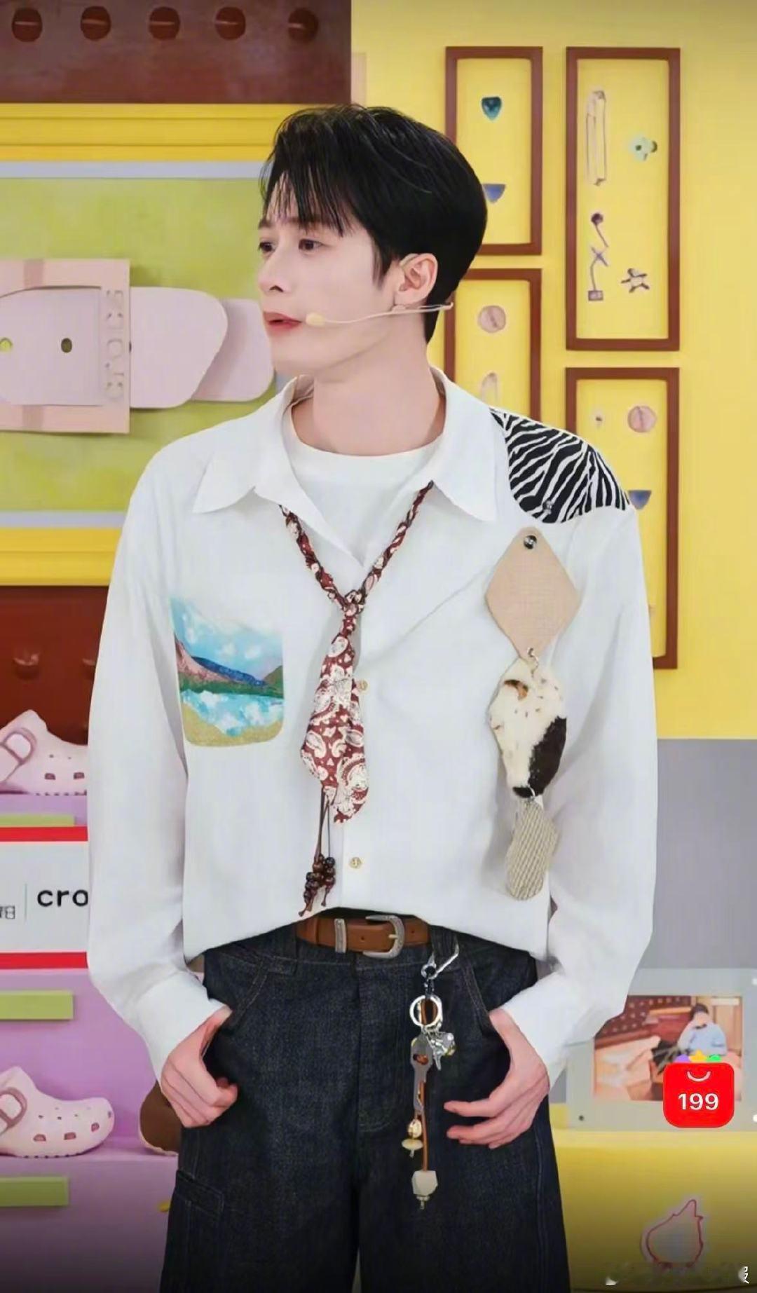 檀健次喜提洞门拼豆小人从舞台耀眼光芒到日常自在穿搭，檀健次在展现多面魅力。喜提洞