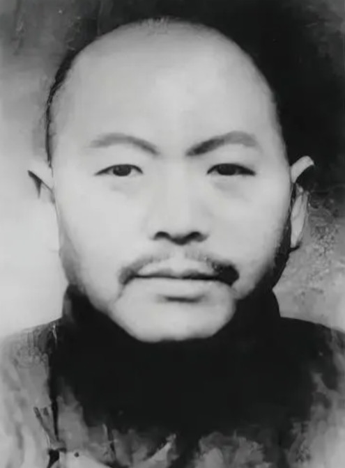 1951年，大汉奸黄标被判死刑，到了刑场，黄标却很不甘心：“我每个月给新四军送了