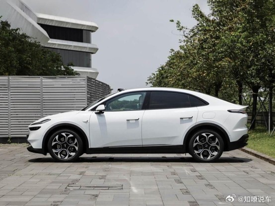 ModelY最强平替！全系900V平台+租电13.58万起，还带冰箱彩电提起特