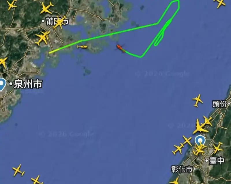 快讯！解放军2架直-10逼近台湾都市圈。1月16日午时，解放军2架直-10直升