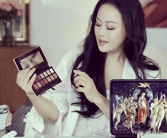 她曾被骂“败家女”，却靠自己翻身，62岁活成另一种模样。章小蕙今年62了。最近