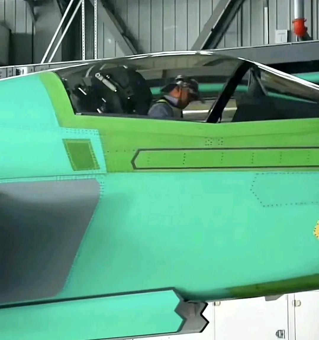 1月16日，据央视军事网站报道，歼一35隐身五代机蒙皮中“少钉”，确隐藏着硬核科