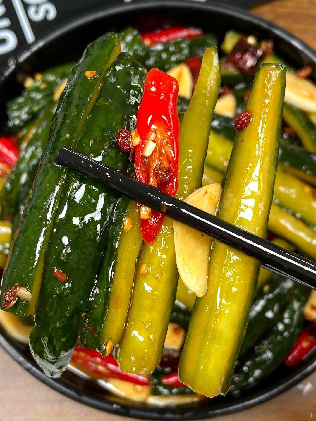 炒酱黄瓜为什么是北京宫廷膳食谁能想到，皇帝解腻的小菜，工序竟如此繁复。选料、腌