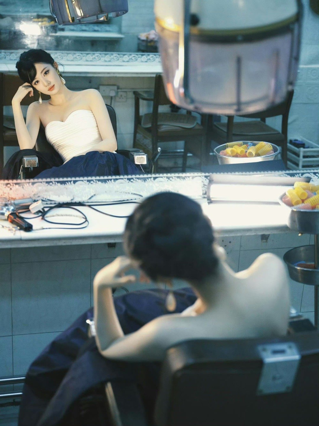 王楚然生图美我一大跳澳门街头的生图杀疯了！王楚然抬眼的瞬间自带柔光，周围都跟着