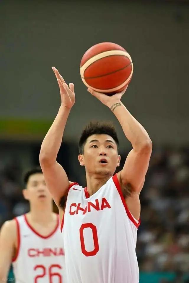 高诗岩为何不再出任球队队长一职？先来梳理球队队长的核心职责：一是赛场沟通的