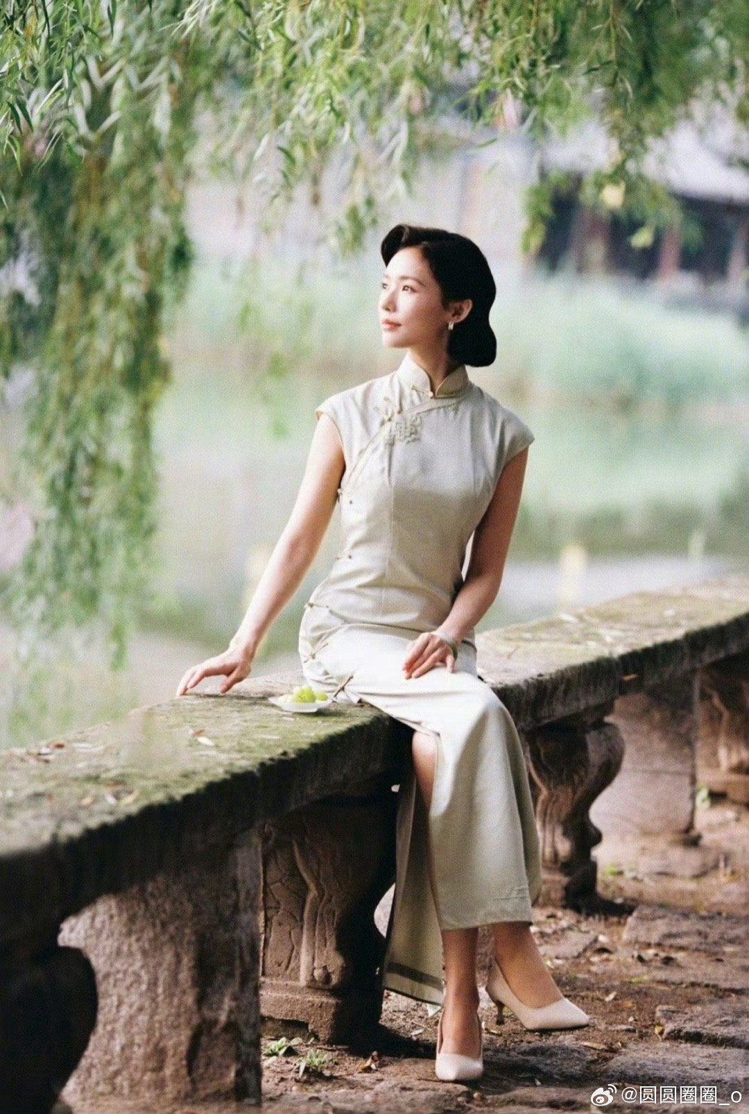 林允旗袍林允的腰臀比，旗袍量身定制既视感[比心]林允穿旗袍真的太有美感了每一个瞬