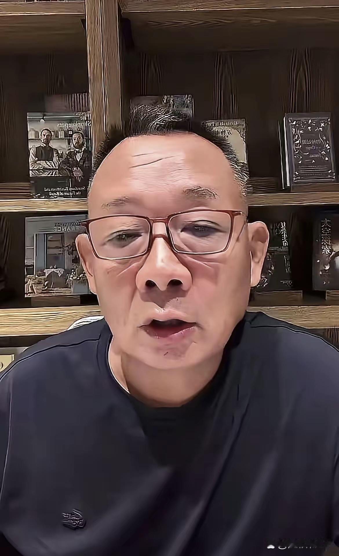 于东来这回一开口，怕是让不少台前幕后的人脸上有点挂不住。他直接撂下一句：明星都