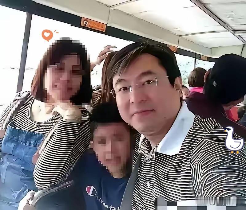 悄无声息举家迁居大陆。​没有发布会，没有公开声明，一切静悄悄的，却在岛内引起不