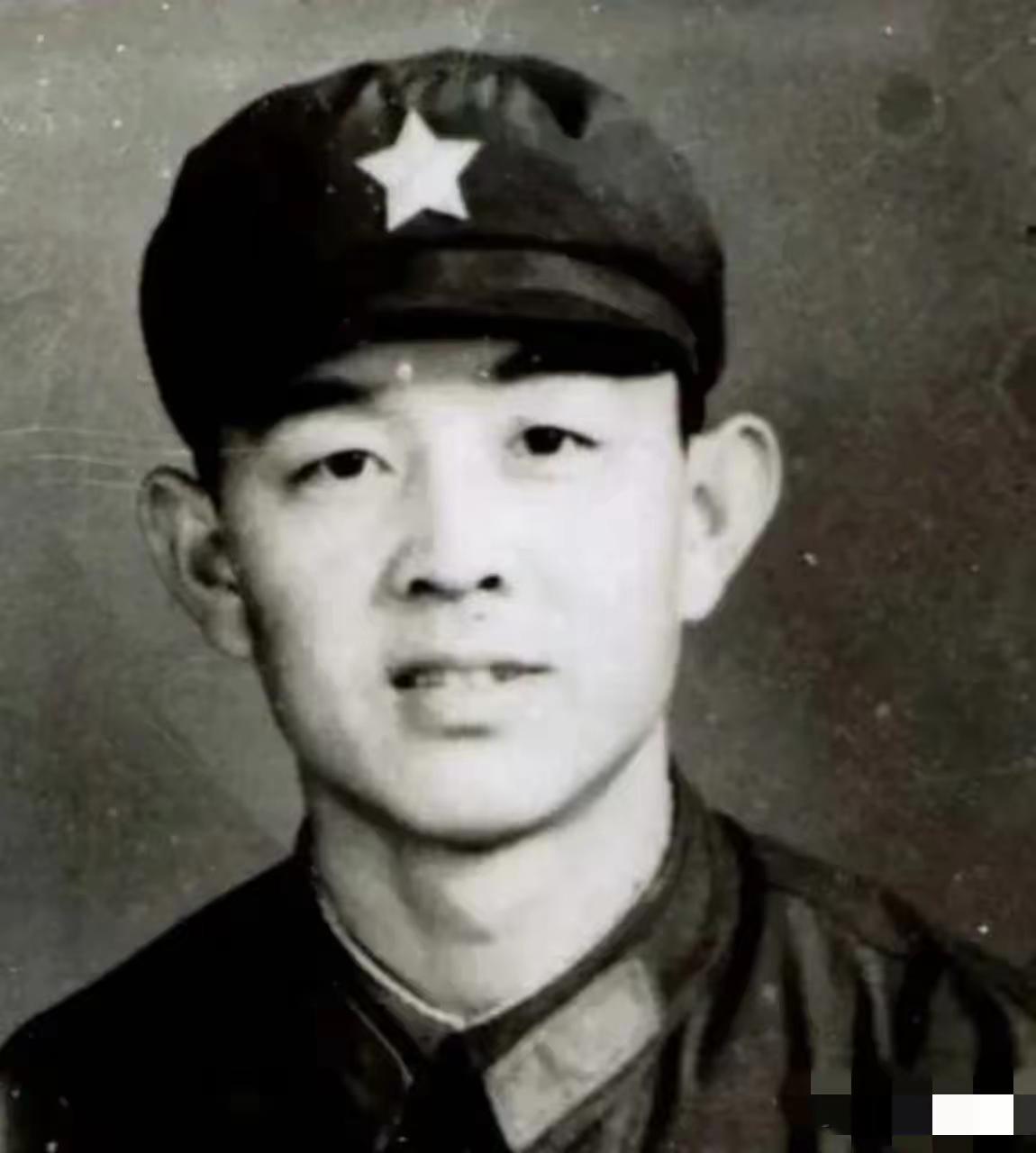 1979年，对越自卫反击战中，李庆海在护送师部首长突围后，又杀了回去，这时，一颗