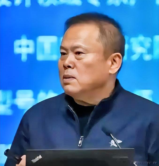 现在聊歼-35，不少军迷都能掰扯它怎么“拿捏”F-35C：速度比对方快0.2马赫