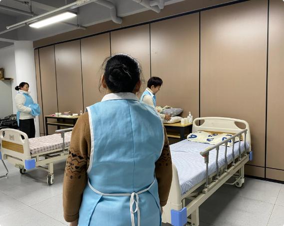 当你老了，躺床上需要人伺候，你就知道了1、孙子，不会2、孙女，不会3、儿子