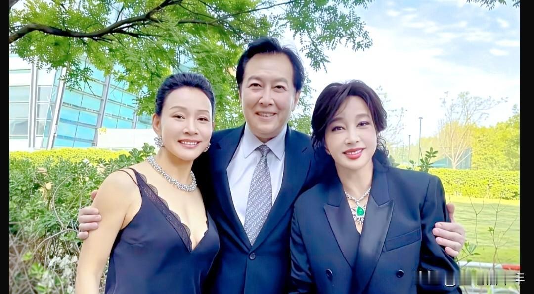 时光鉴影：几代人青春里的银幕老友重聚最近百花奖红毯上，唐国强、刘晓庆、陈冲三