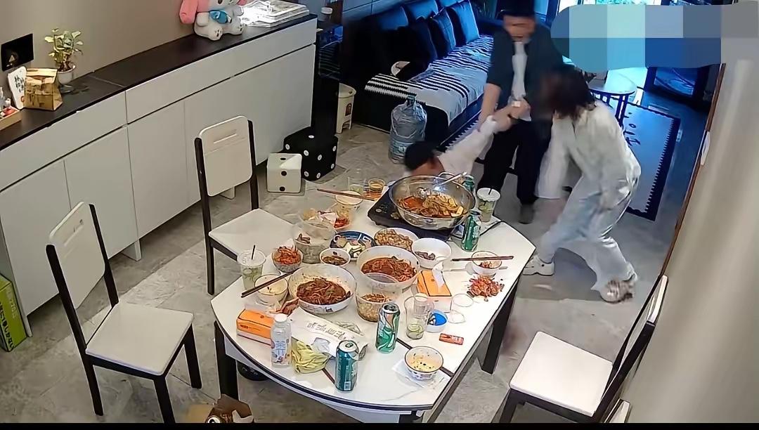 关于51宁波1男拉狐朋狗友家里喝酒4-5小时，不关门不顾及爱人隐私，后面忍无可忍