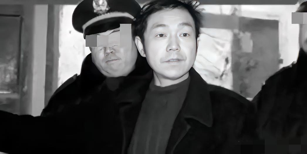 1998年西安深巷血案：五六个黄毛围殴高中生，打到人快不行了，他们居然笑着走了。