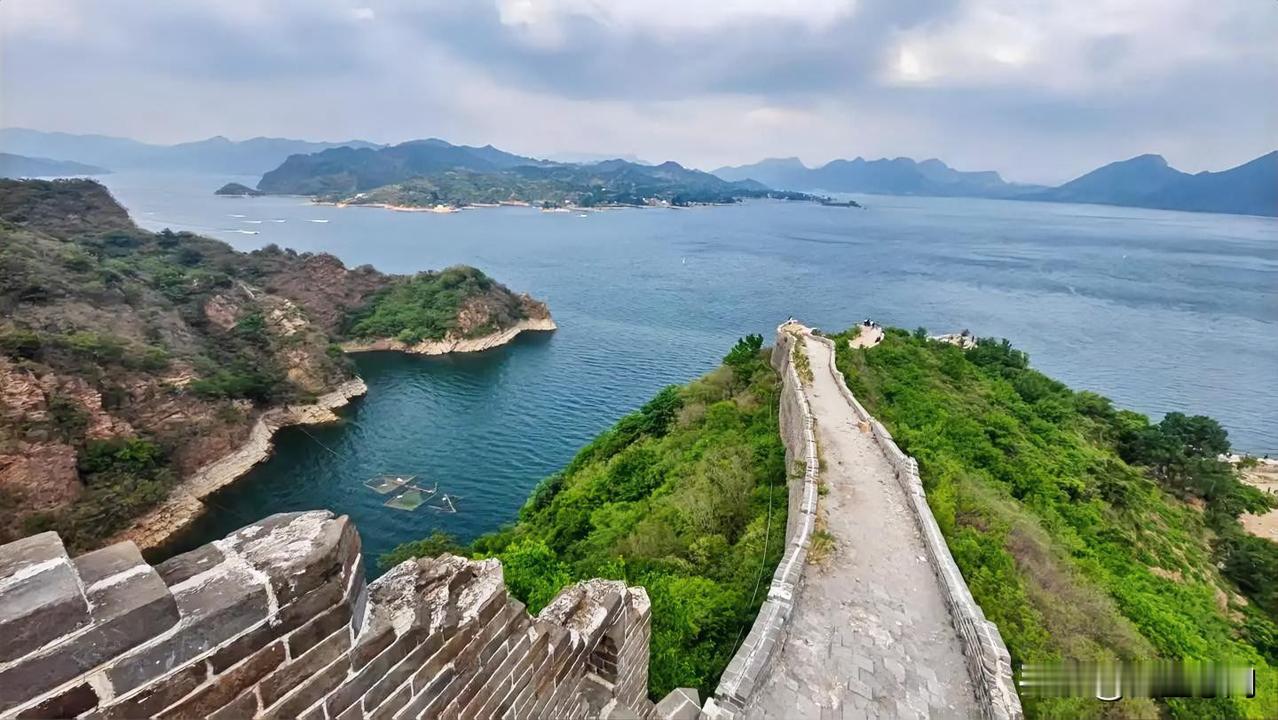 弘一法师说：“无论男女，姻缘千万不要去求。因为世界上的东西，都是有因果的。是你的