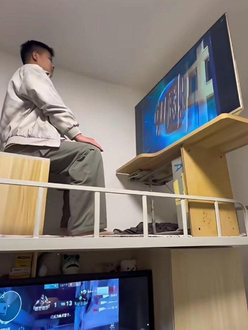 大‍﻿学宿⁠⁠舍‌，一屋子全‎﻿是卧龙和凤雏​​​。​​​