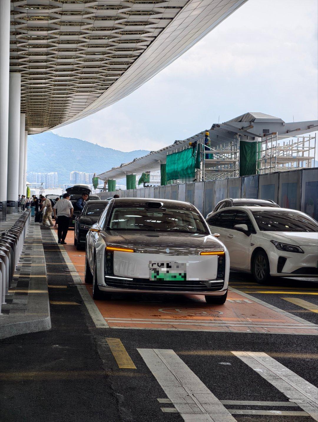 尊界S800这个旷野棕金回头率还是太高了，基本全在行注目礼