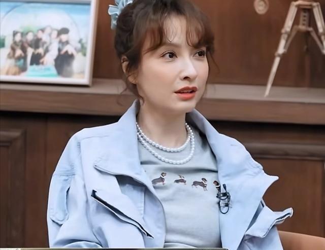 主持人吴昕说：“有次我约朋友去逛街，在车上我就告诉她们，待会看上什么随便拿，我买