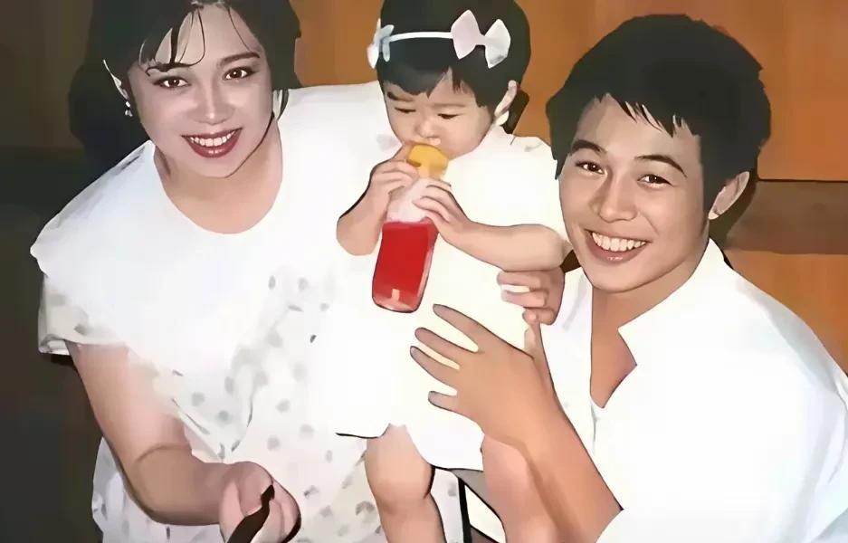 李连杰和黄秋燕所生的这个女儿叫李思，毕业于哈佛，今年37岁，8月8日结婚，李连杰
