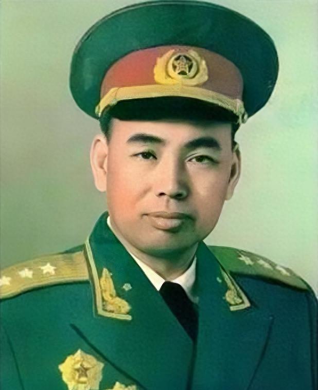 1976年许世友在毛主席家乡饮酒，女儿突然走近耳语后将军神情严肃，有何内情19