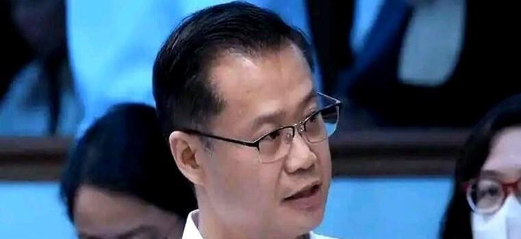 菲律宾新任参议长张侨伟最近干了一件很微妙的事：他没有急着帮谁赢，也没有急着替谁挡