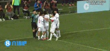 姜至鹏阻止裁判掏牌省港杯广东队被罚下两人省港杯首回合广东队2-2战平中国香港，