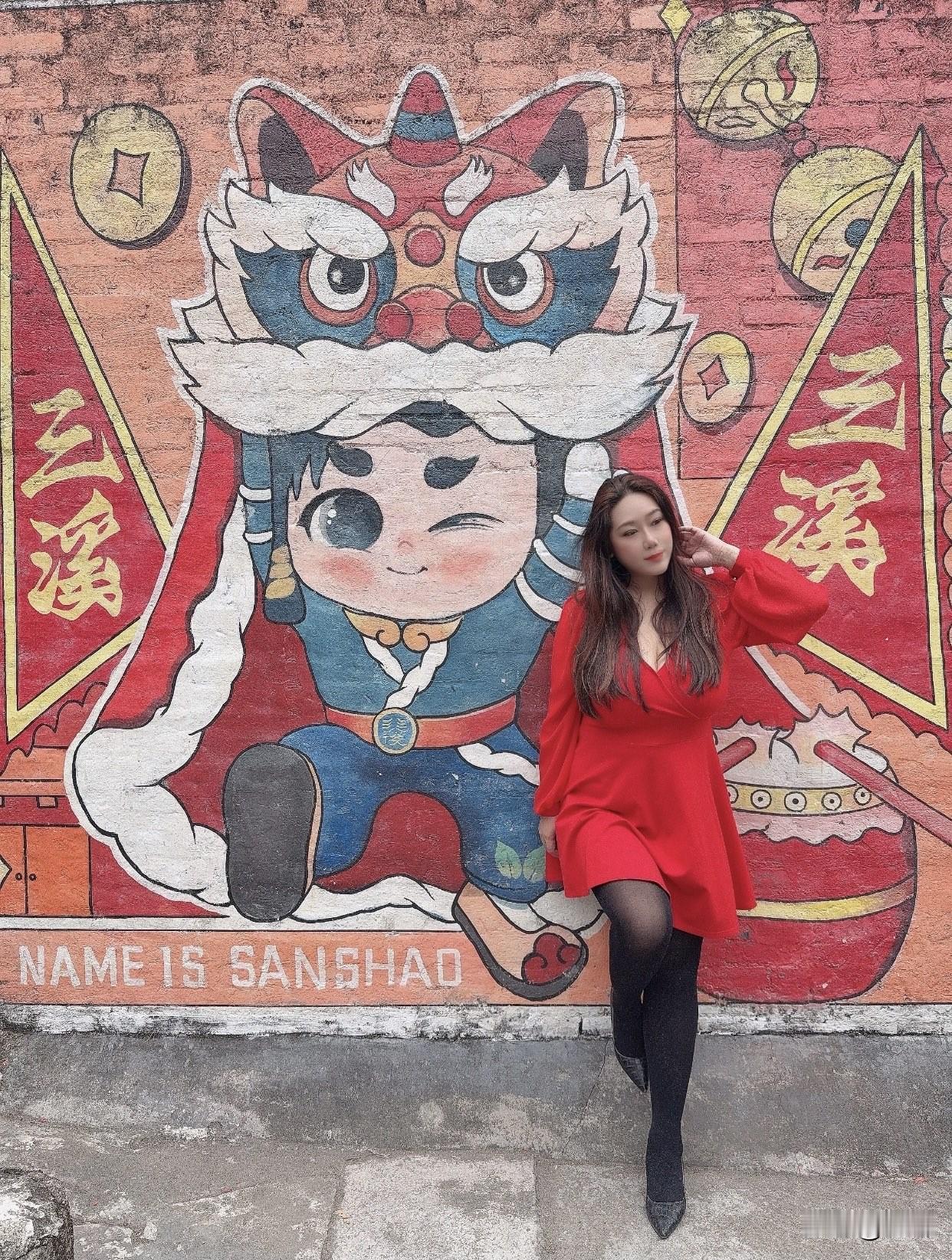 女人的脸和身材,哪个更重要?有人觉得脸是初印象，脸蛋漂亮让人一眼就心动，毕竟脸不