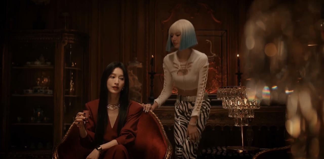 地枭对彼此露牙是大忌，狗牙对林喜柔露出了牙齿，冯蜜才先动手解决了他，冯蜜对林喜柔