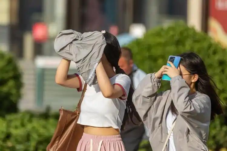 今年以来最大范围的高温已经悄悄来了，而且最先“发力”的就是新疆，这波高温