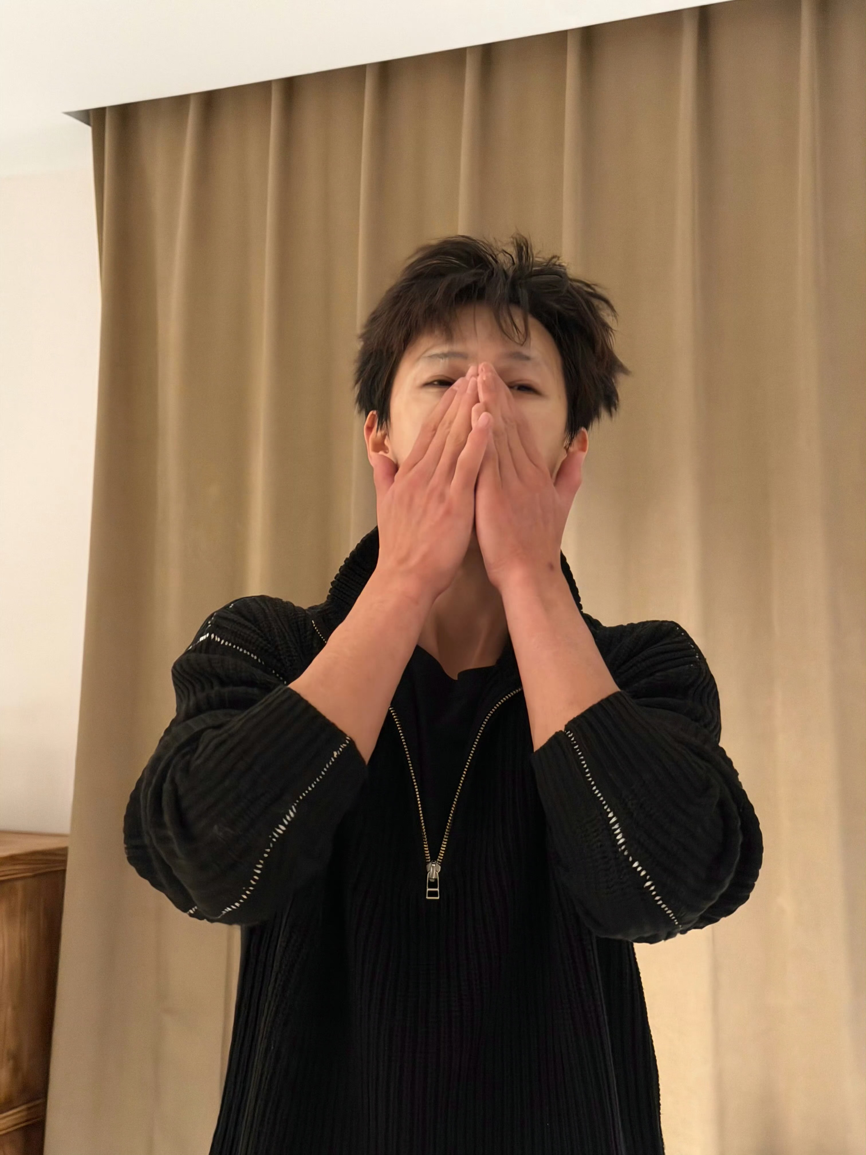 李昀锐奔跑吧下班洗脸敷面膜，有颜任性！！