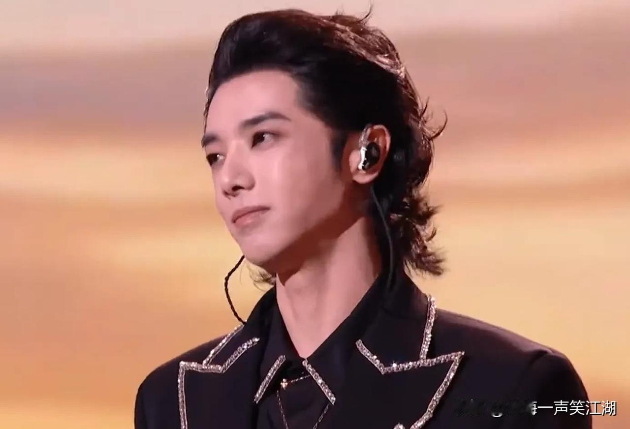 华晨宇这骚操作，王健林看了都得“大写的服”，这简直就是跨界打造“万达广场”啊